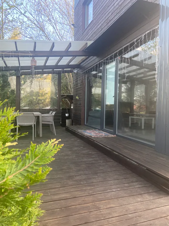 Коттедж Стильный, уютный дом для семейного отдыха на берегу реки — Образцово