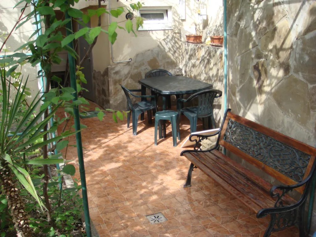 Студия в домике с беседкой