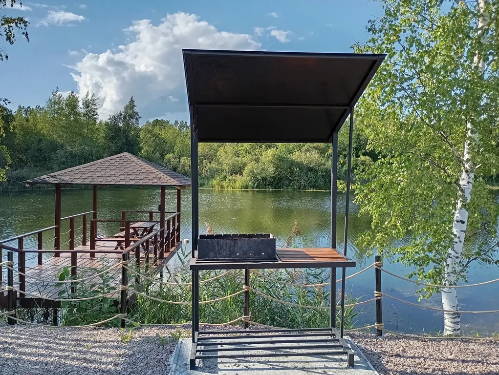 Дом на берегу озера