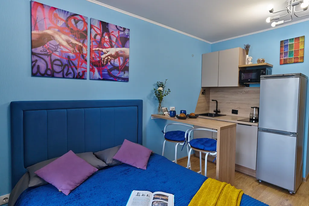 Уютная студия с панорамным окном у метро Парнас