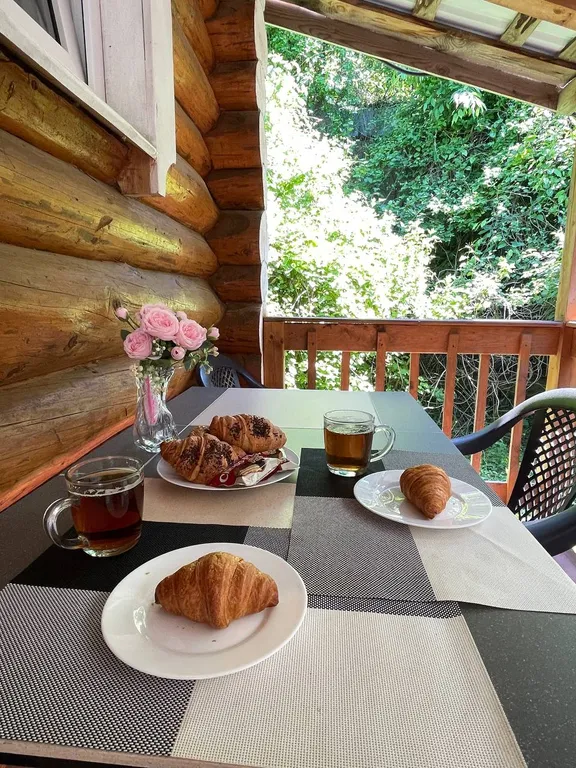 Двухкомнатный домик в 7 мин. от моря в тени деревьев с парковкой (№3)