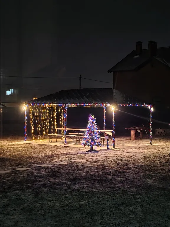 Коттедж на огромной территорией