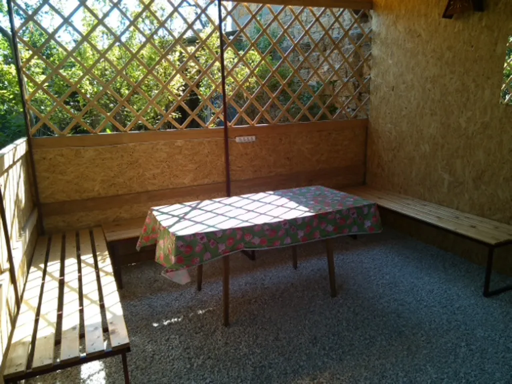 Большой дом-дача с двором, бассейном, беседкой, мангалом