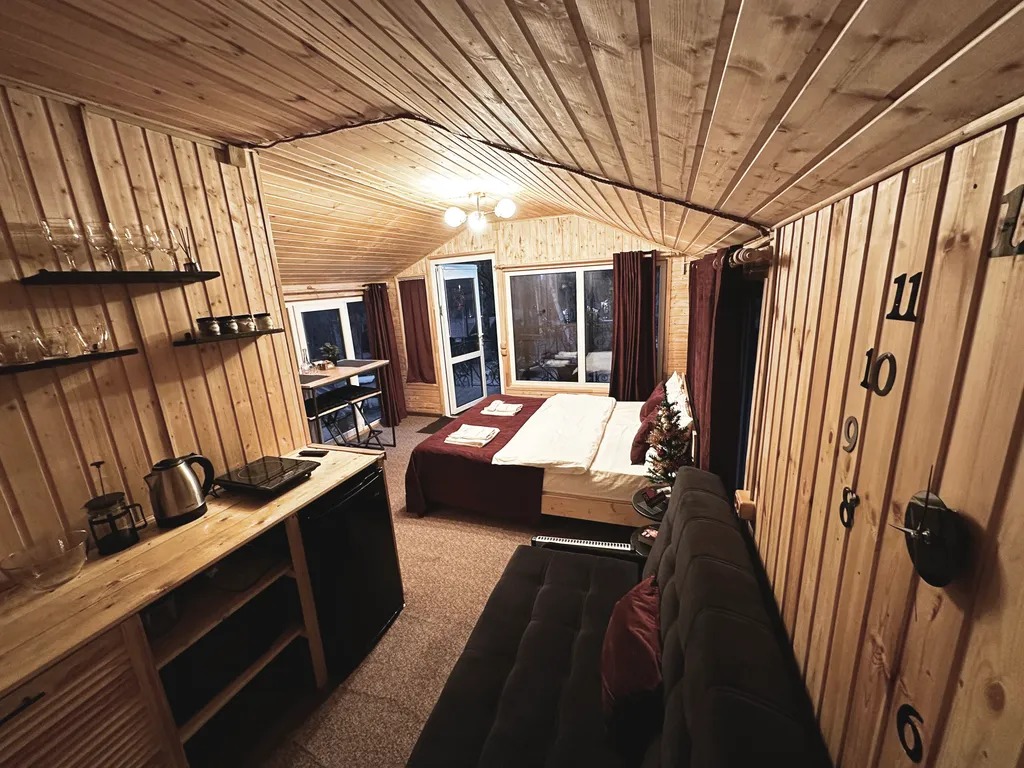 Уютный домик в чаще леса