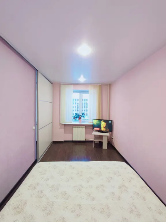 Центр с видом на озеро и парковкой во дворе