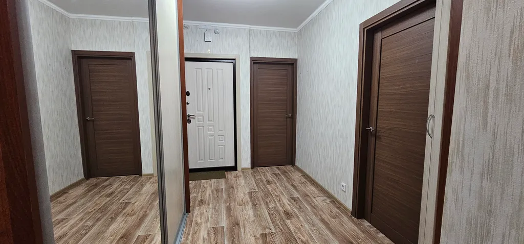 Современные трехкомнатные апартаменты на 14 этаже