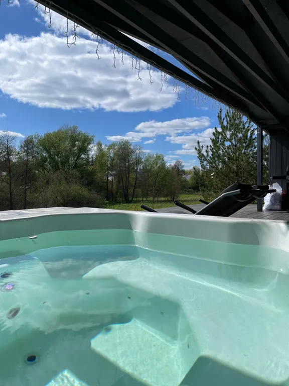 Эко-дом с горячей джакузи и профессиональным грилем на террасе