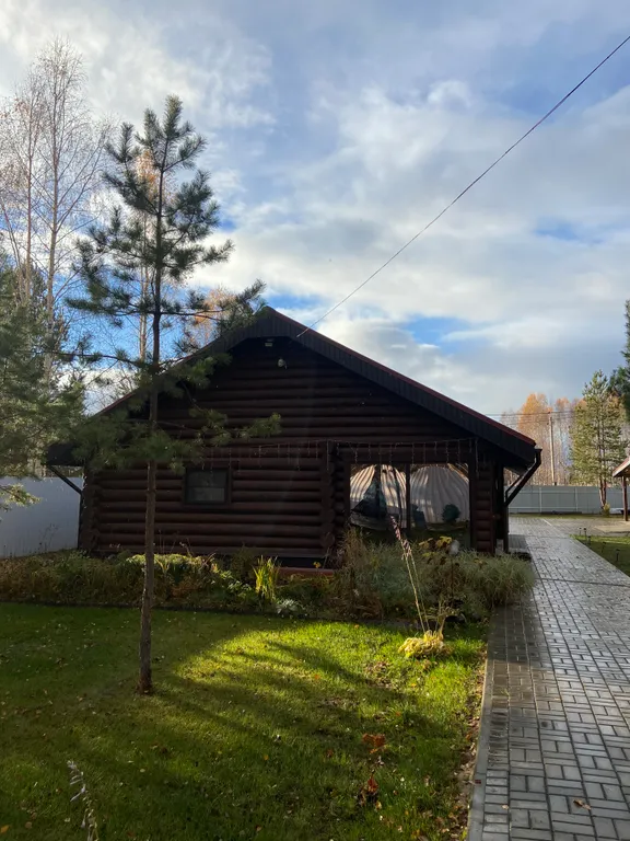 Сказочный дом в лесу