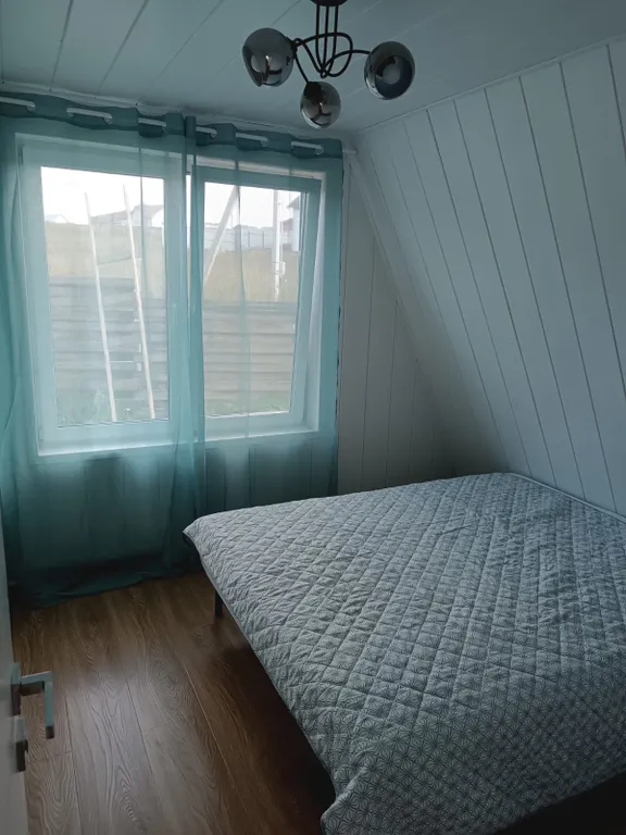 Большой дом в стиле А-фрейм на берегу реки Люторка