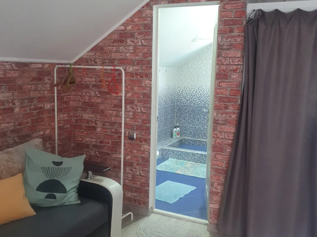 Комната в частном доме с собственной ванной комнатой