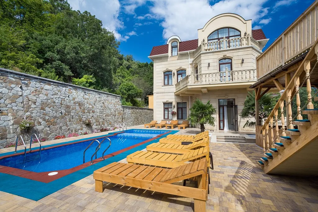 Коттедж Особняк в сосновом лесу с панорамным видом на море, горы — Восход