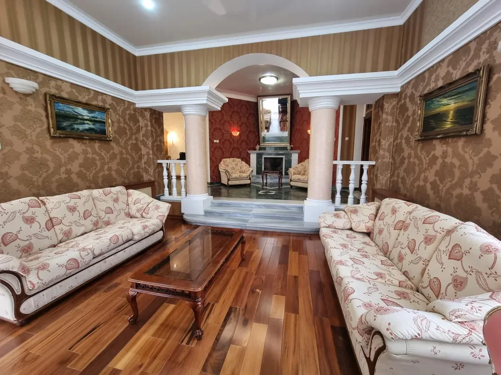 Вилла с бассейном и видом на море