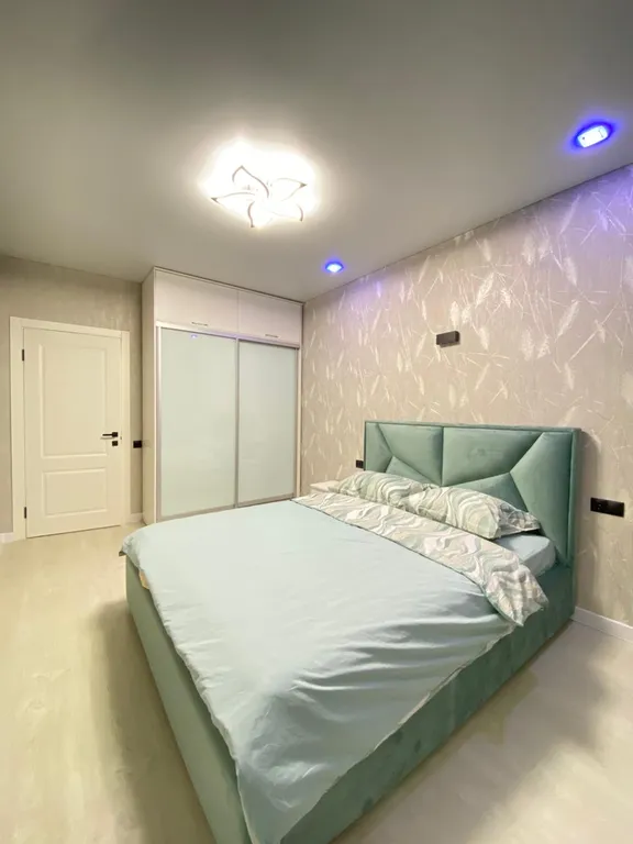 Уютная евротрёшка в новостройке с закрытым двором на пульте