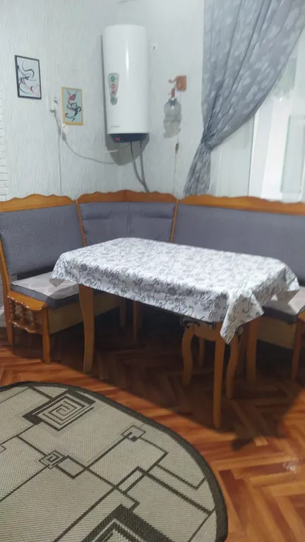 Уютный дом в зеленом дворе