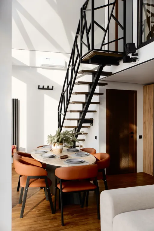 Современный дизайнерский дом с панорамным остеклением и видом на горы