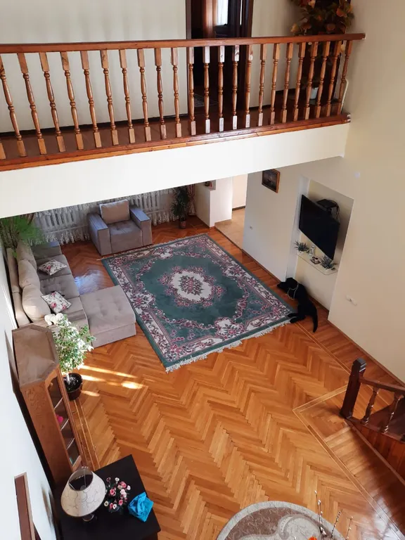 Дом с бассейном