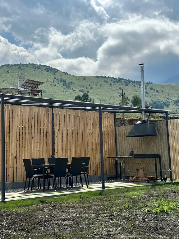 Уютный дом с видом на горы в Верхнем Фиагдоне