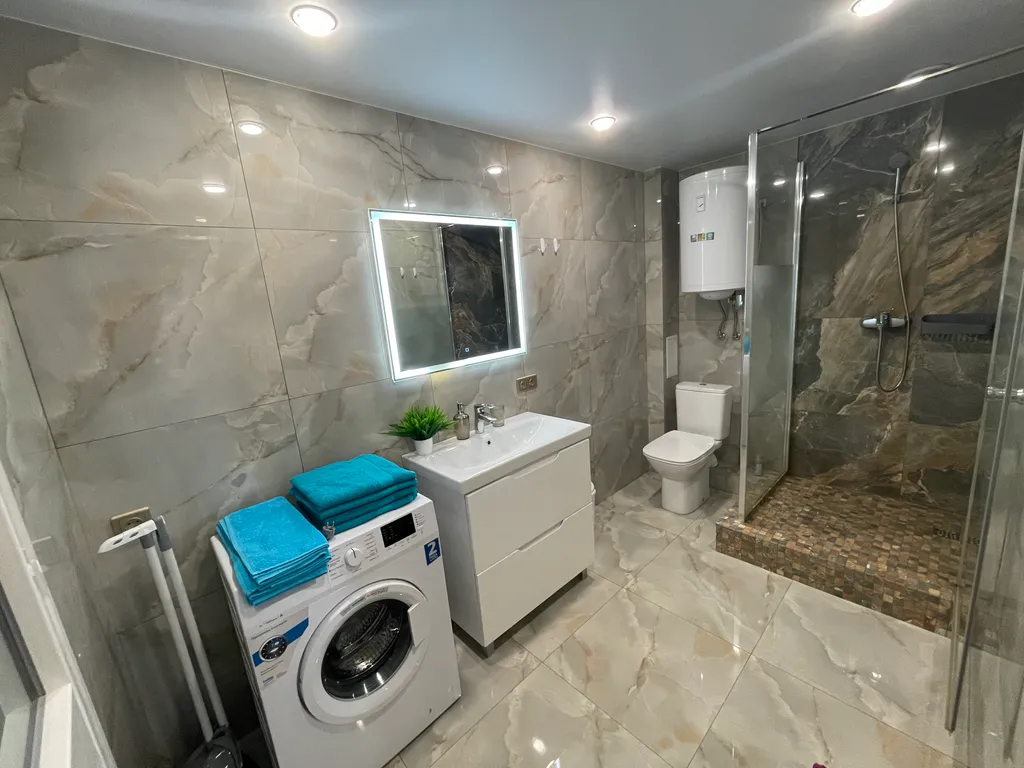 Семейный трехкомнатный номер на первом этаже с видом на море