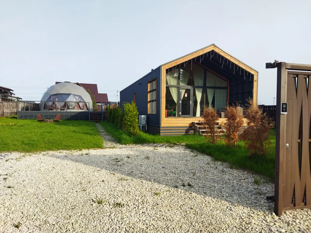 Барнхаус с панорамными окнами Хаус Гринвуд