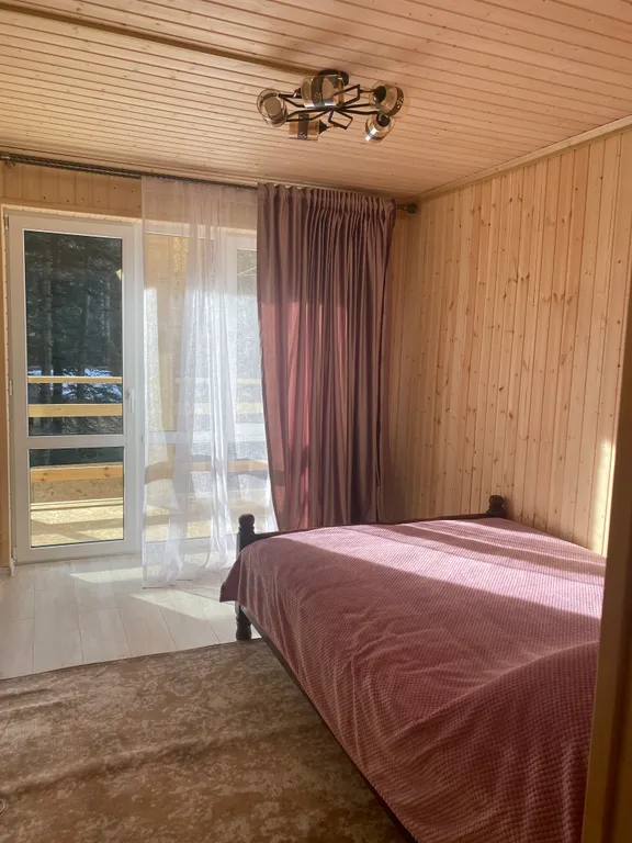 Коттедж в лесу, 12 спальных мест (весь дом)