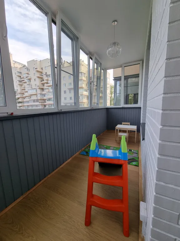 Современные апартаменты с джакузи у озера