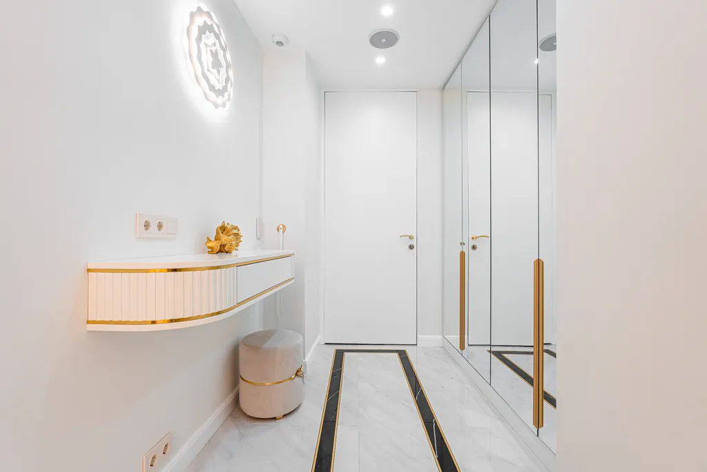 Студия с мозаичным панно в ЖК Актер Гэлакси