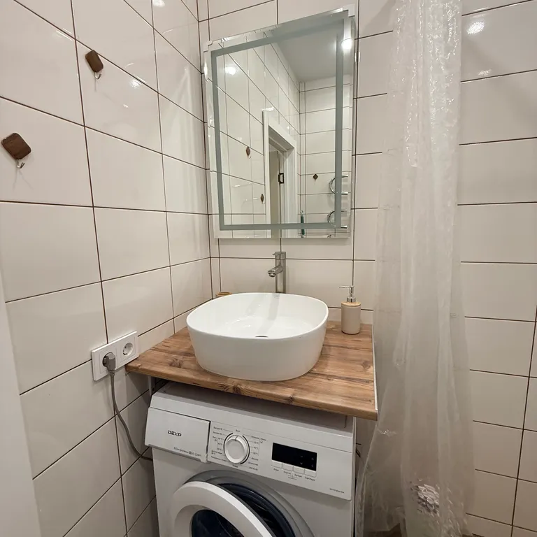 Светлая студия с видом на сопки