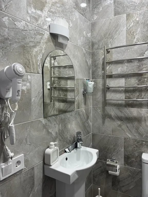 Комфортный номер люкс с видом на реку и горы