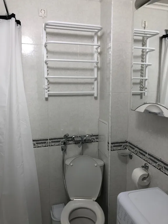 Отличная квартира в 12 минутах от моря со своим выходом в полесадник.