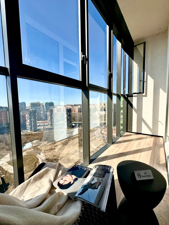 Квартира-студия с панорамным видом в окружении парков