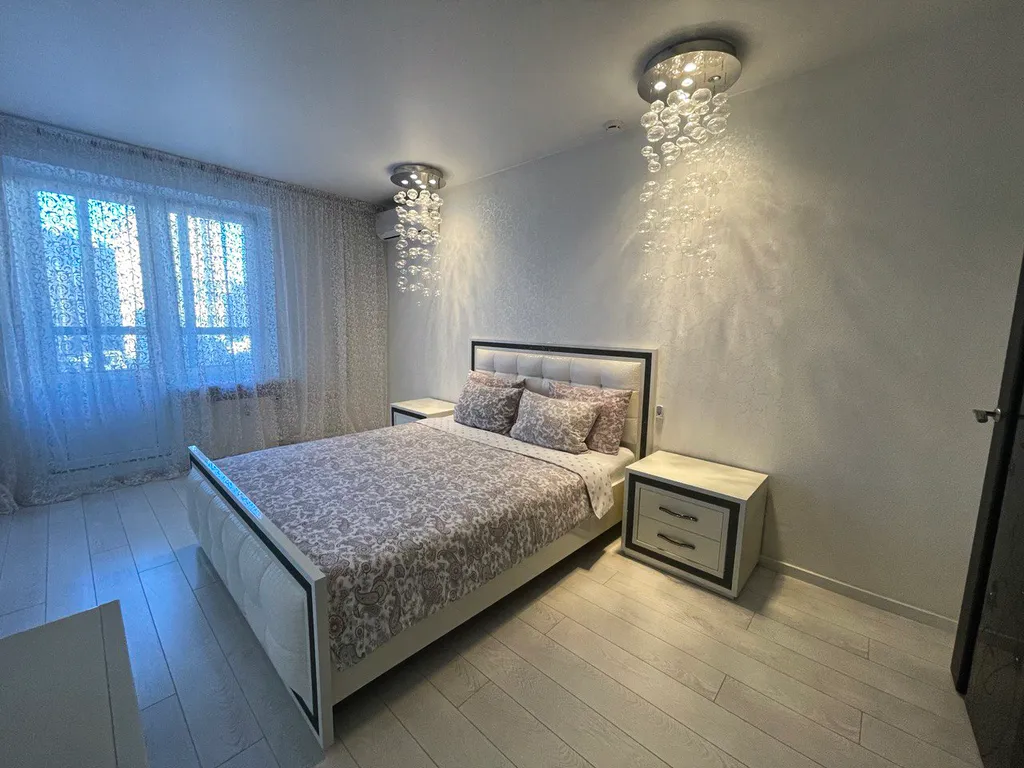 Трехкомнатная квартира на Парнасе