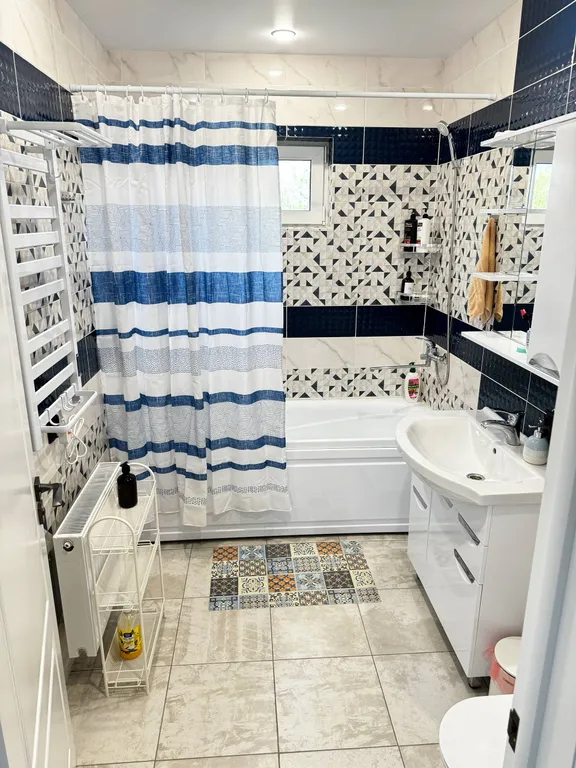 Стильный дом-шале с панорамными окнами, террасой и костровой зоной