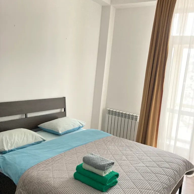 Современная квартира с панорамными окнами в двух минутах от канатки