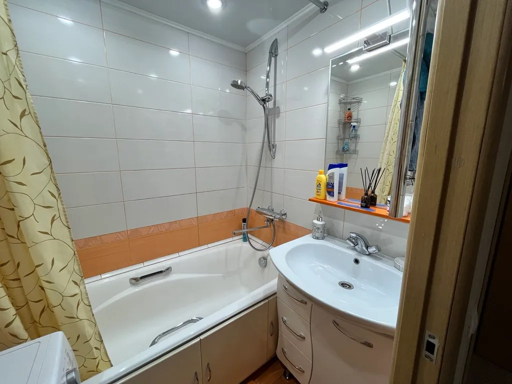 Большая тёплая уютная квартира с тремя отдельными комнатами и лоджией