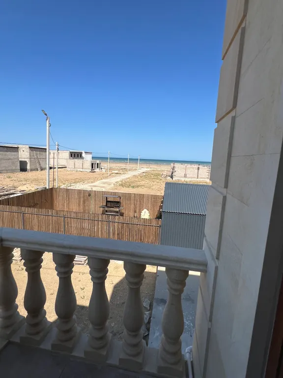 Уютный дом на берегу моря