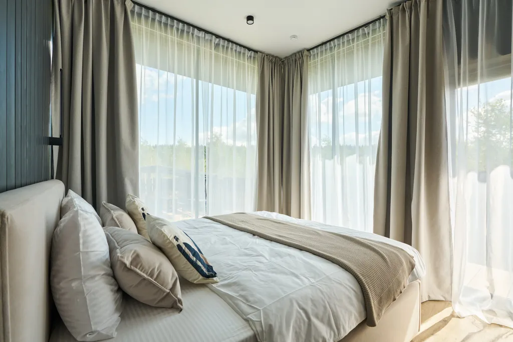 Просторный дом с сауной и камином в окружении леса и реки