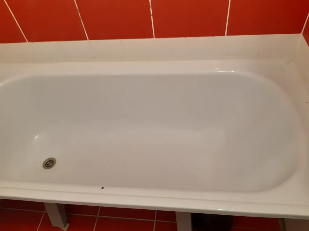 Студия на берегу моря, центр