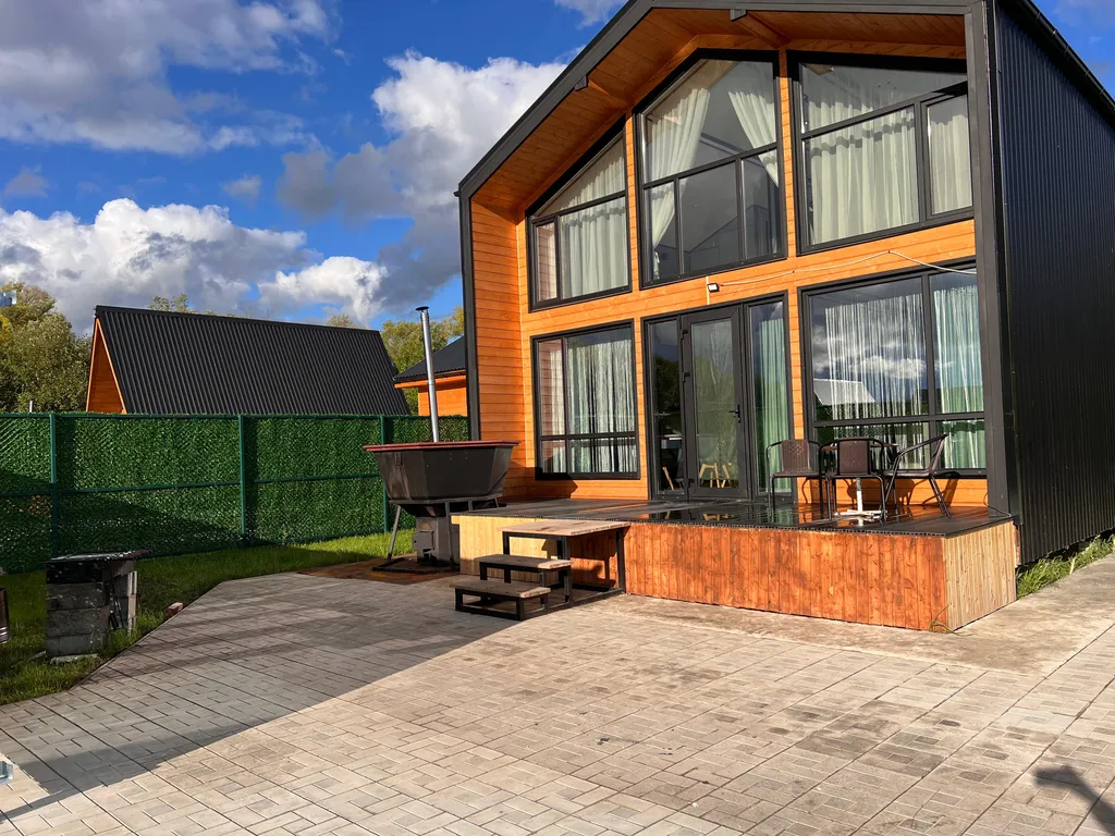 Коттедж Стильный Барнхаус в живописном месте — аренда посуточно в Орёл