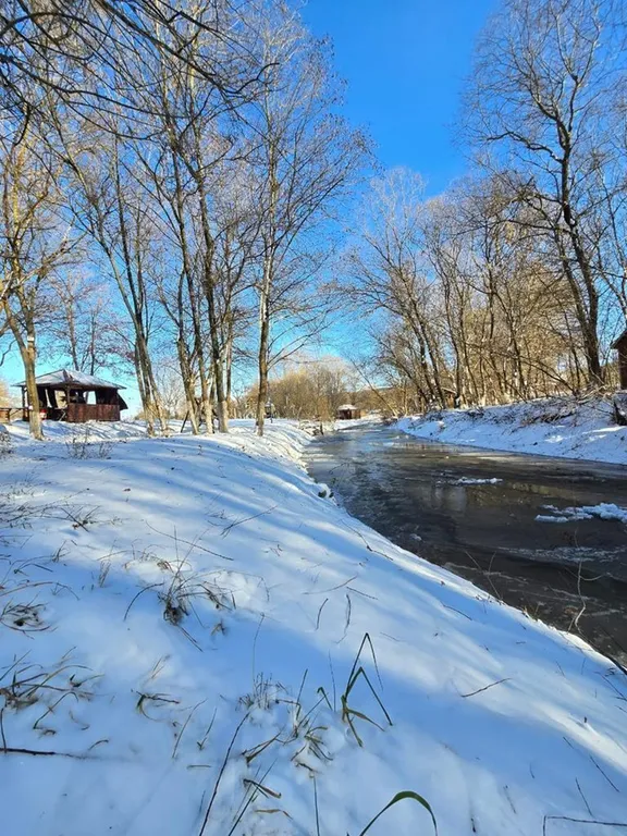 Домик возле озера