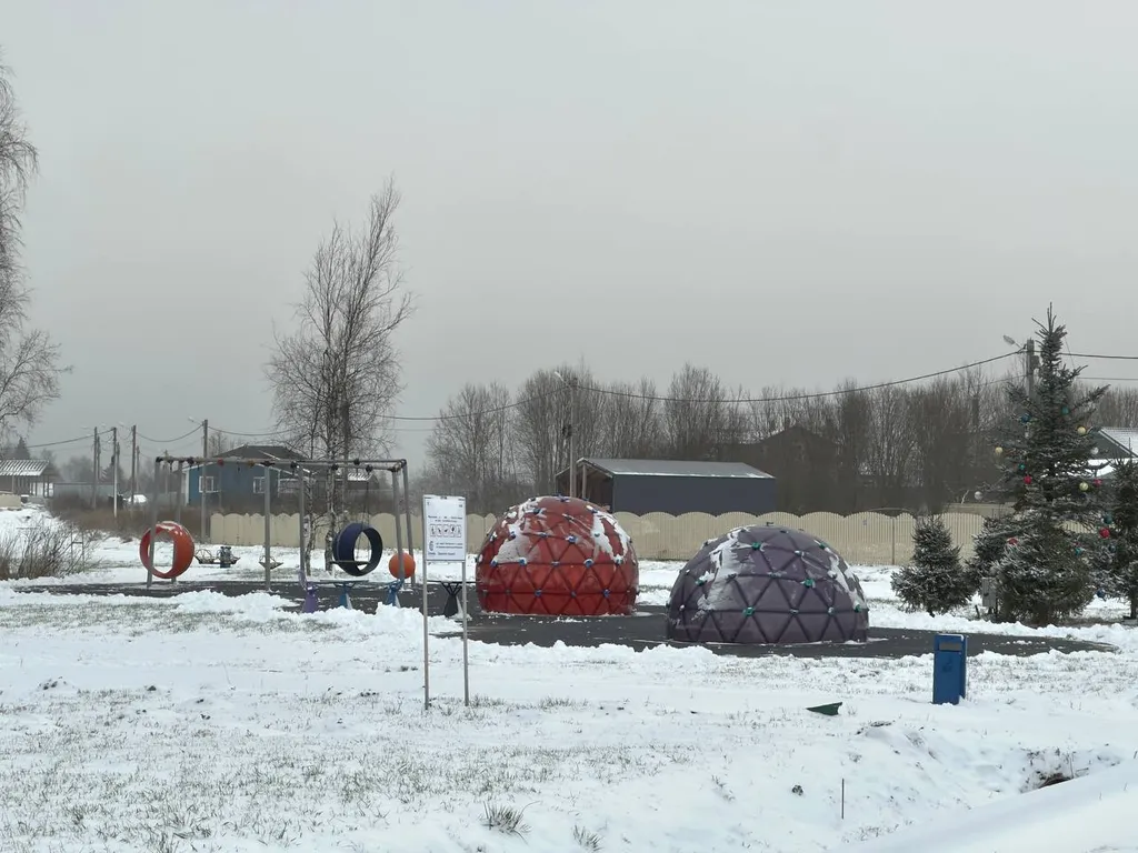 Фотодача с уникальным ярким интерьером для вашего отдыха и настроения