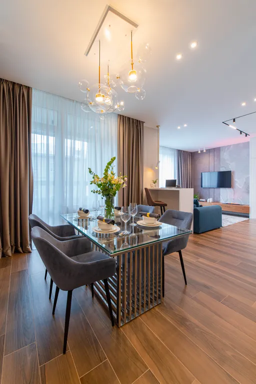 Дизайнерская квартира с камином в центре