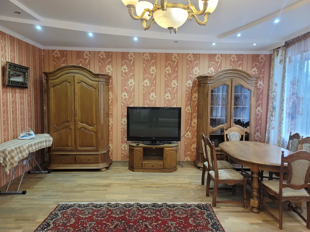 Дом с баней и бассейном в центре старого города