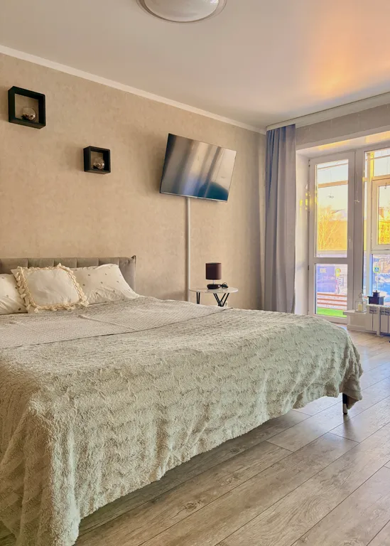 Видовая квартира с панорамным остеклением в центре