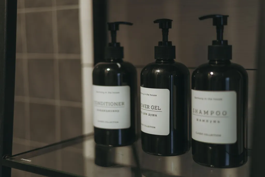 Дом с баней бочкой у воды и леса Green house