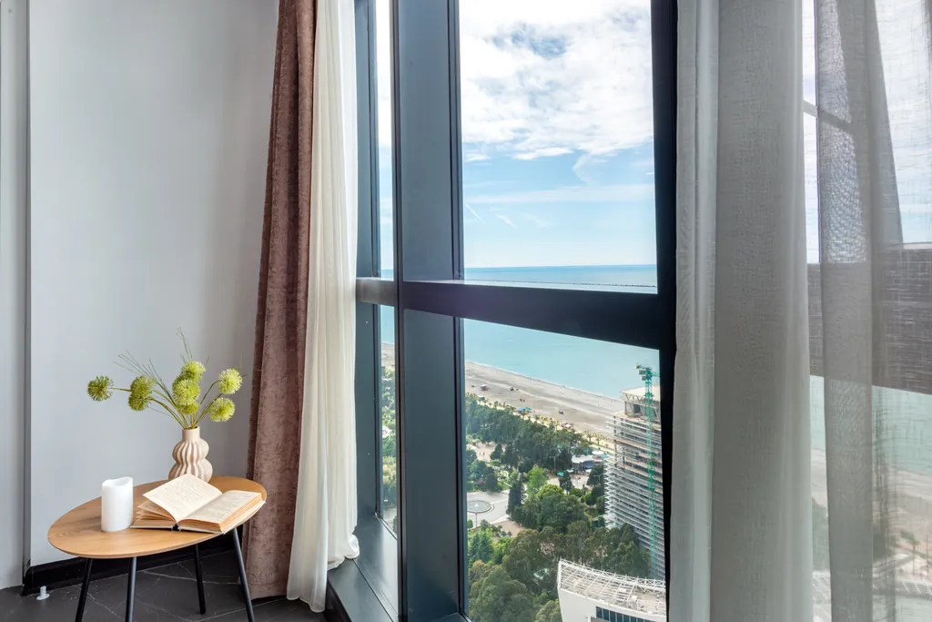 Ocean Breeze Retreat - Sea View Aesthetics