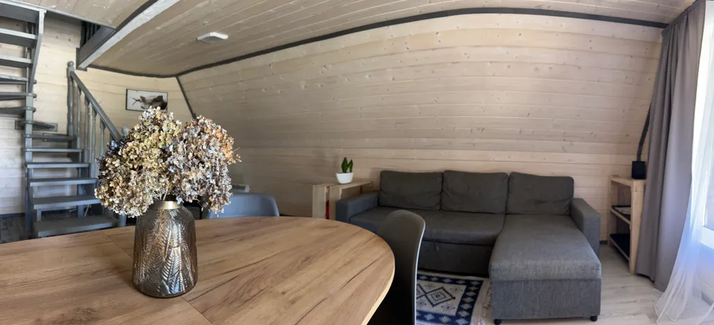 Дом А-Фрейм на берегу реки