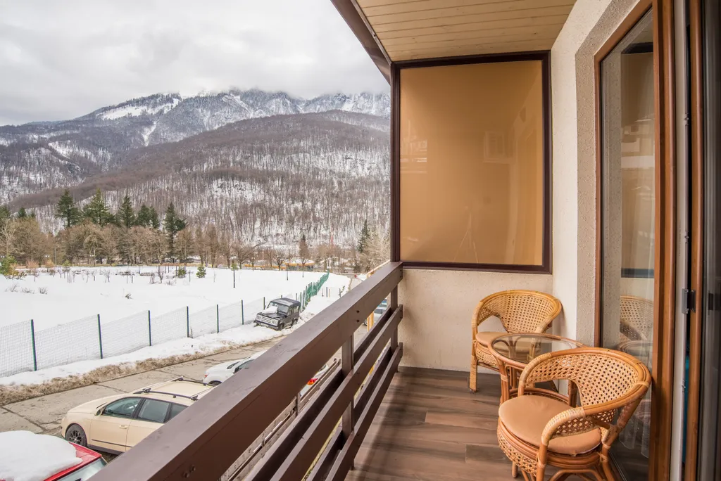 Студия с видом на горы