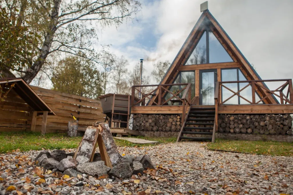 А-фрейм уютный домик у леса  с чаном