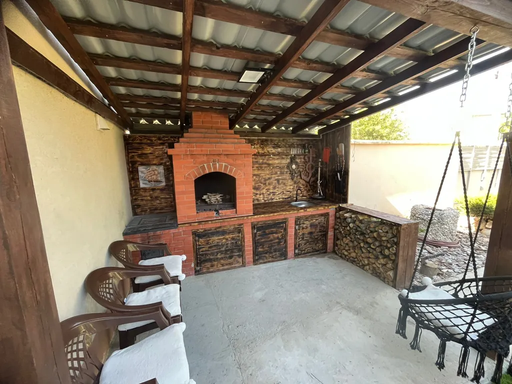 Частный дом (сдается только 2-й этаж)