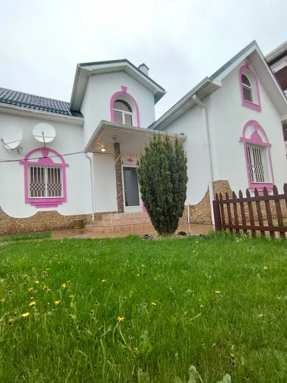 Дом для праздников возле парка Галицкого с сауной и бассейном